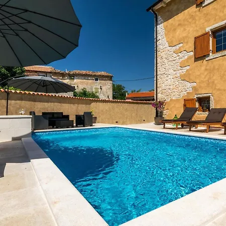 Sagri For 7 Persons In Istria With 24 M2 Heated Pool & Jacuzzi - Pet Friendly Zagrici