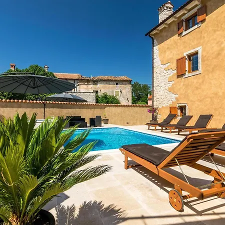 Sagri For 7 Persons In Istria With 24 M2 Heated Pool & Jacuzzi - Pet Friendly Villa