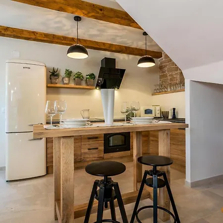 Villa Sagri For 7 Persons In Istria With 24 M2 Heated Pool & Jacuzzi - Pet Friendly