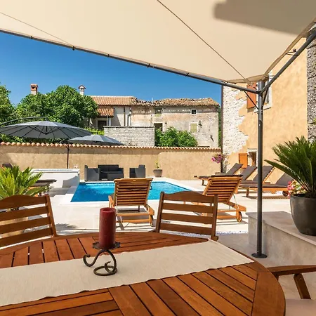 Sagri For 7 Persons In Istria With 24 M2 Heated Pool & Jacuzzi - Pet Friendly Zagrici