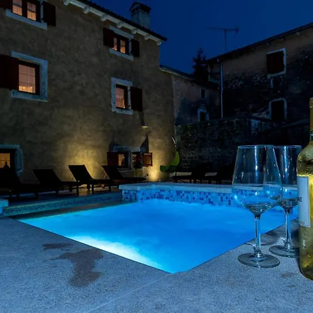 Sagri For 7 Persons In Istria With 24 M2 Heated Pool & Jacuzzi - Pet Friendly