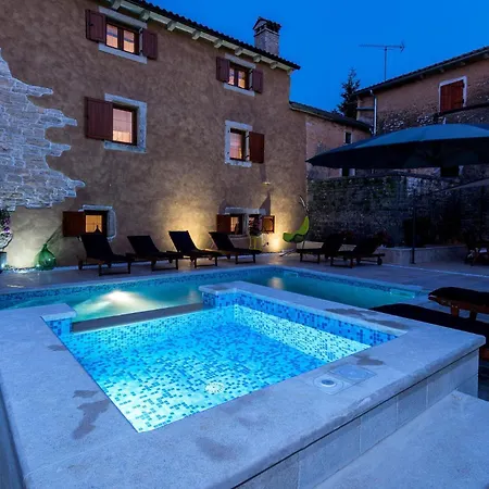 Villa Sagri For 7 Persons In Istria With 24 M2 Heated Pool & Jacuzzi - Pet Friendly *