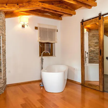Villa Sagri For 7 Persons In Istria With 24 M2 Heated Pool & Jacuzzi - Pet Friendly *