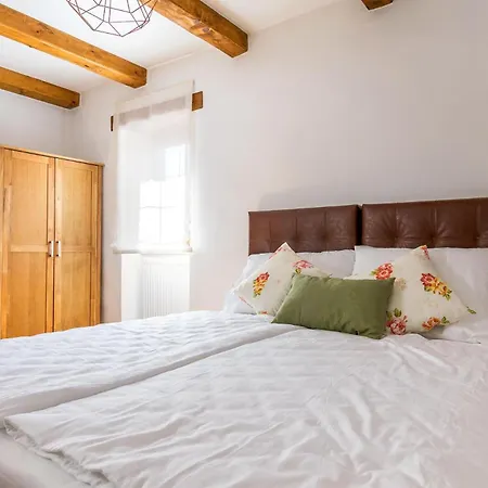 Villa Sagri For 7 Persons In Istria With 24 M2 Heated Pool & Jacuzzi - Pet Friendly Zagrici