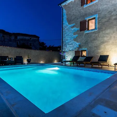 Sagri For 7 Persons In Istria With 24 M2 Heated Pool & Jacuzzi - Pet Friendly *