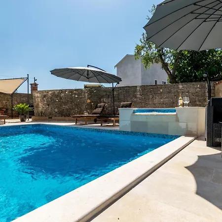 Sagri For 7 Persons In Istria With 24 M2 Heated Pool & Jacuzzi - Pet Friendly Villa *